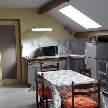 Les Chevaliers Fous Apartment *