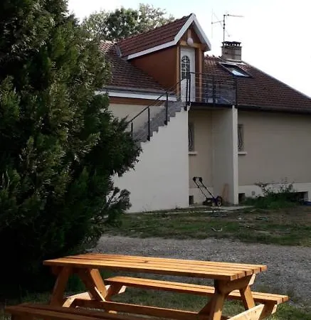 Les Chevaliers Fous Apartment *